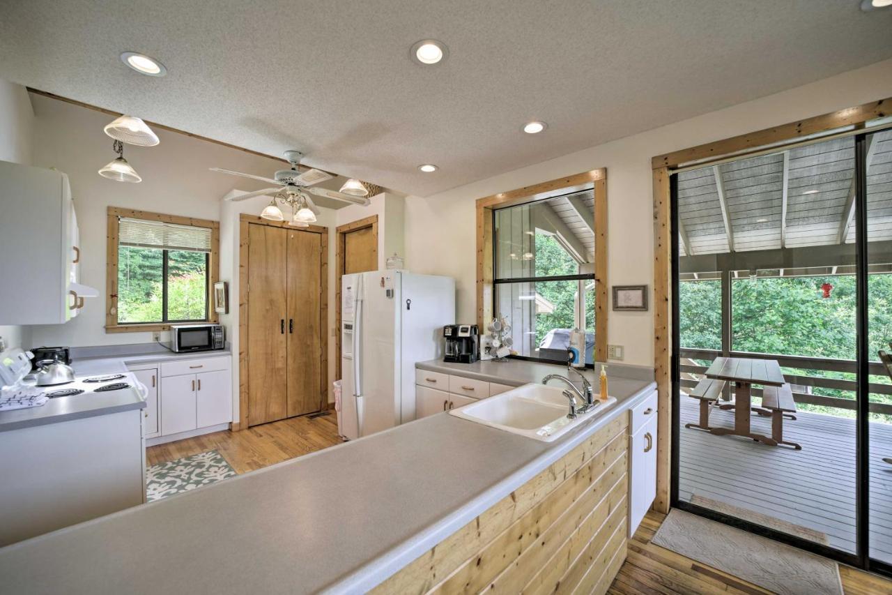 Vibrant Bryson City Home With Mtn Views And Deck! Exterior foto